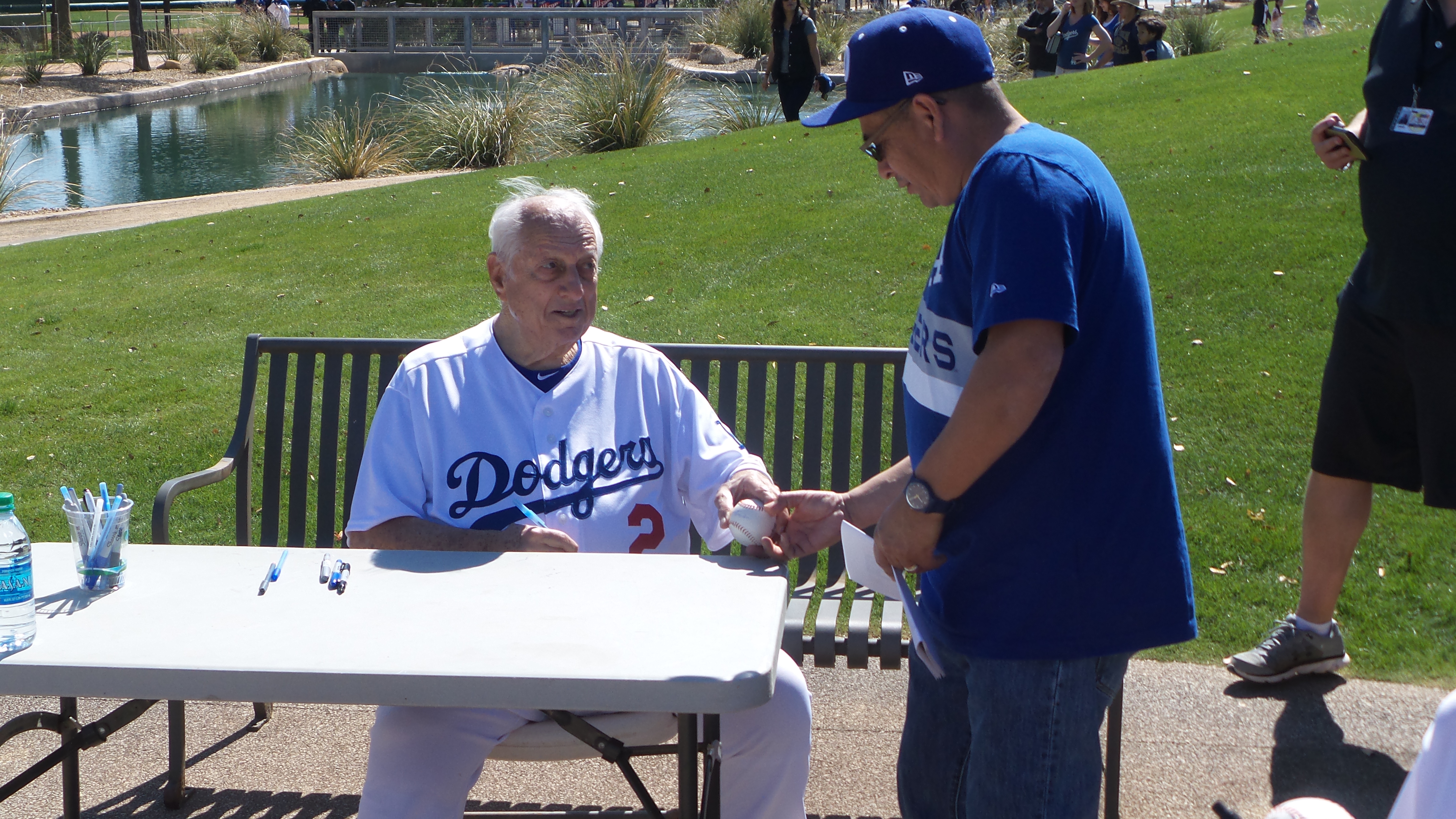 Lasorda signing.jpg