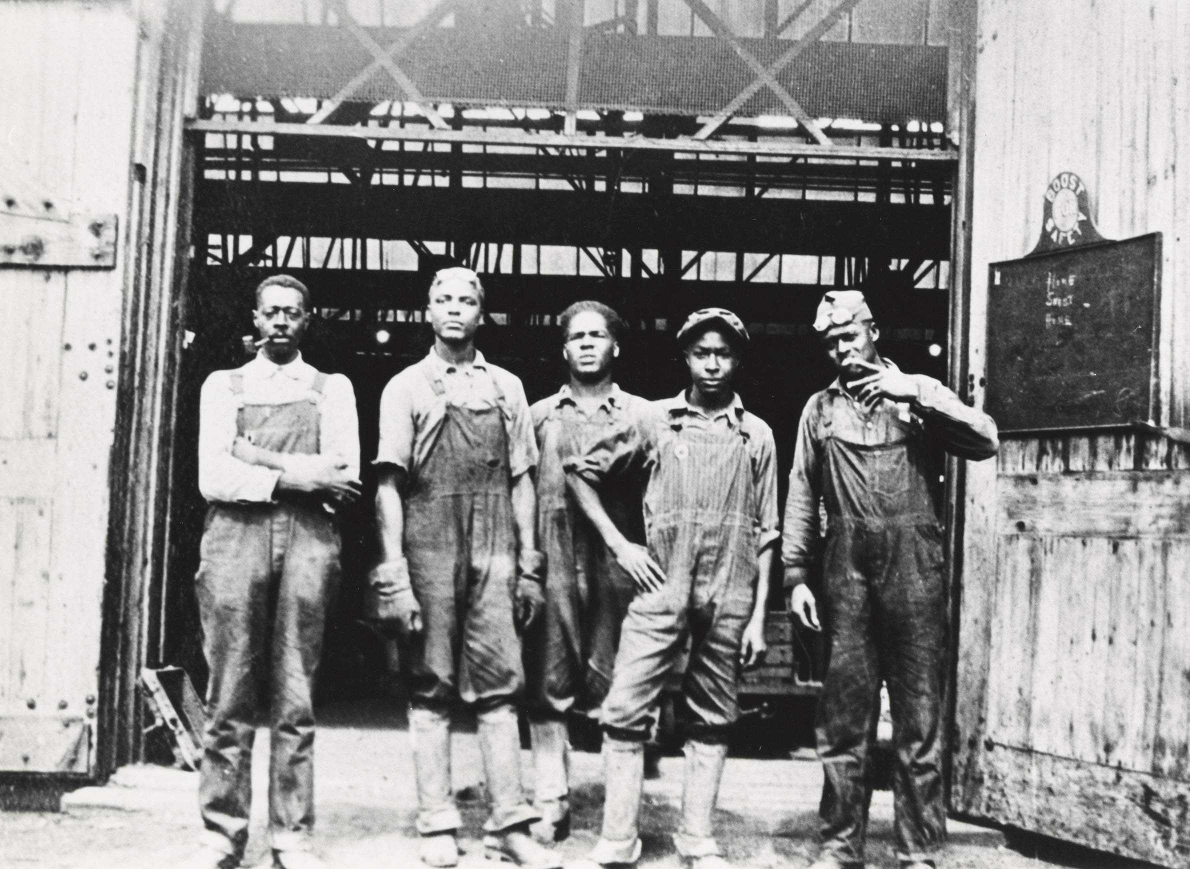 uplace-history-africanamerican-greatmigration-beloit-fairbanksmorse-workers.jpg